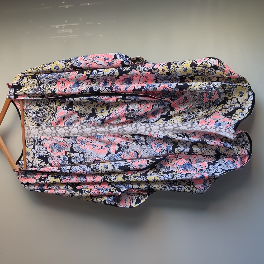 Surf Gypsy. Women's Floral Print Beach      Wrap |Coverup. Size Small.